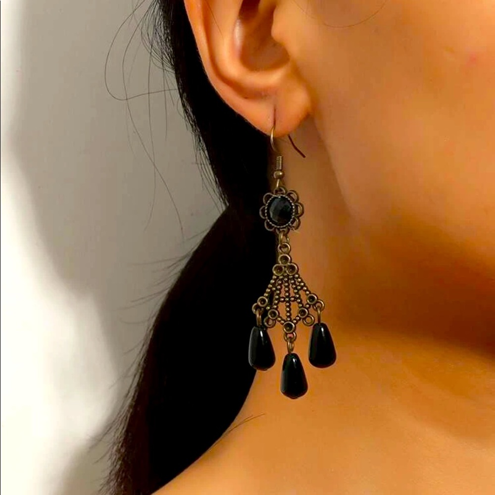 🌻 SALE! 4 FOR $25! Black Floral Drop Earrings